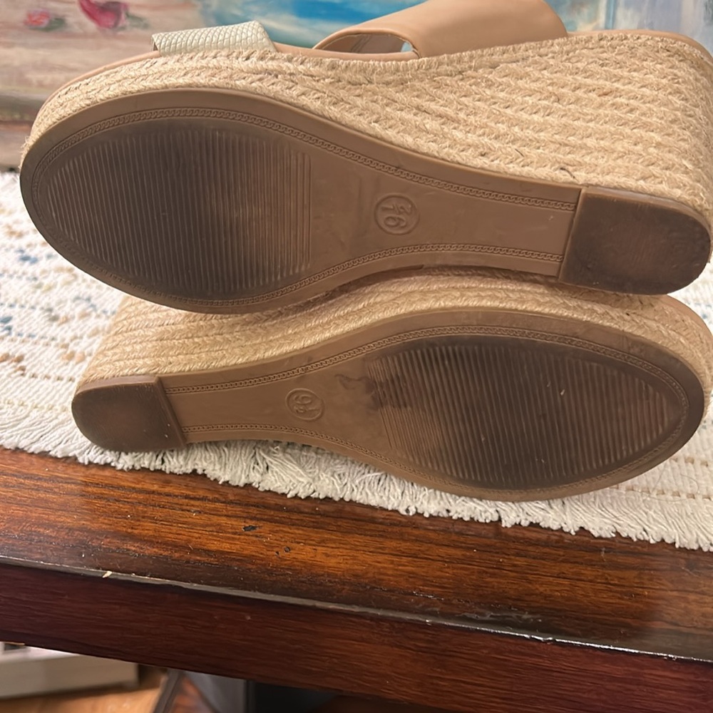 A New Day Tan and Cream Wedge Sandals with Open Toe size 9 1/2 - Picture 5 of 5